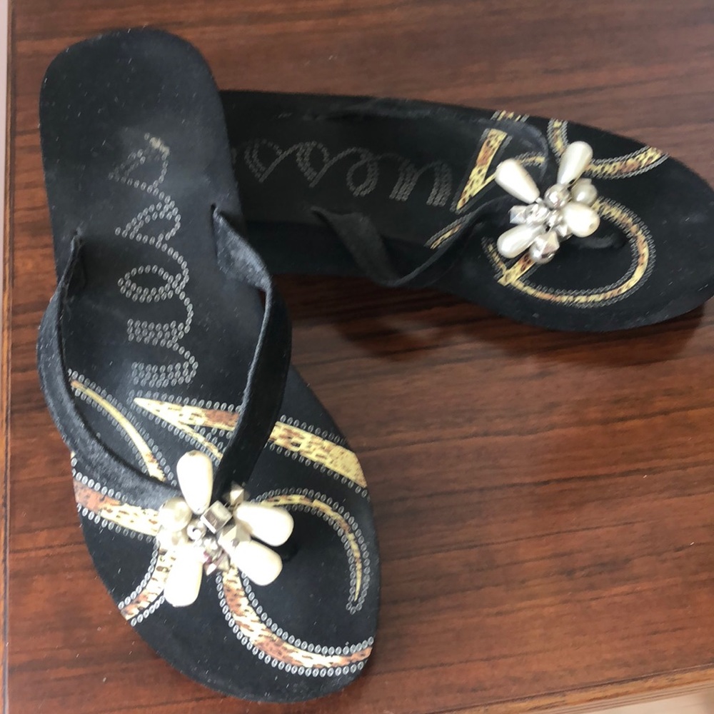 GUESS RUBBER SANDALS BLACK WITH PEARLS/SILVER